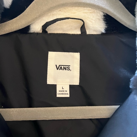 New! Vans faux fur checkered coat sz large, hat h&m matches perfectly - Picture 11 of 12